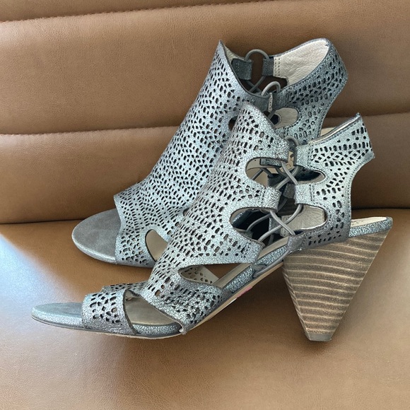 NWOT Wedge Sandals- Size 7 - Picture 3 of 8